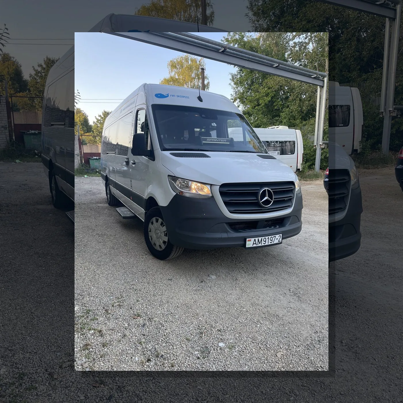 Белый Mercedes Sprinter Кит-Вояжер