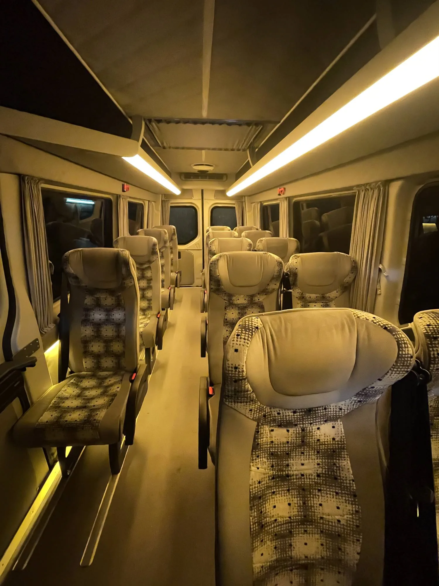 Салон Mercedes Sprinter с пассажирскими креслами
